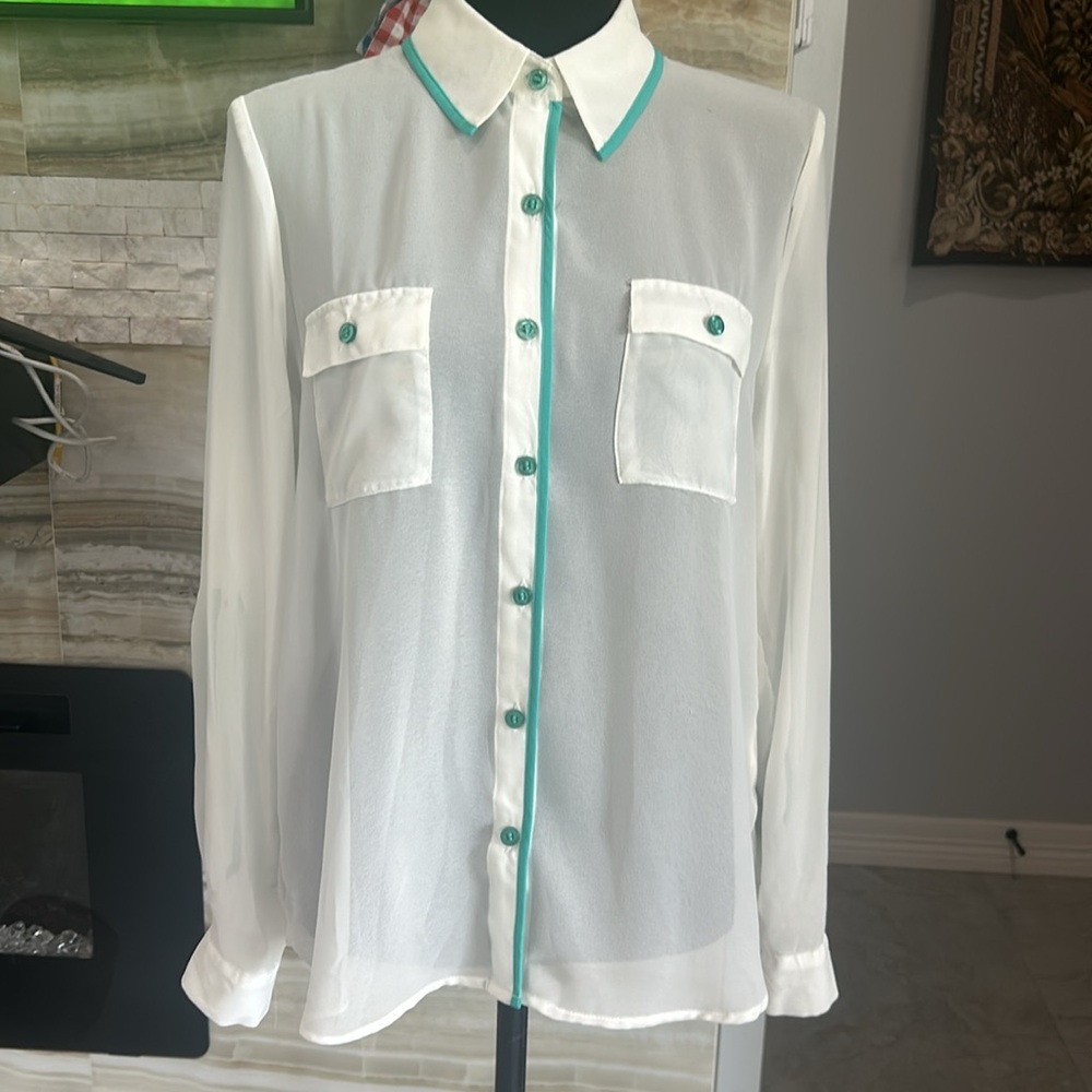 Pearl White Chiffon Women’s Button Down Blouse.‎ Size M (414)